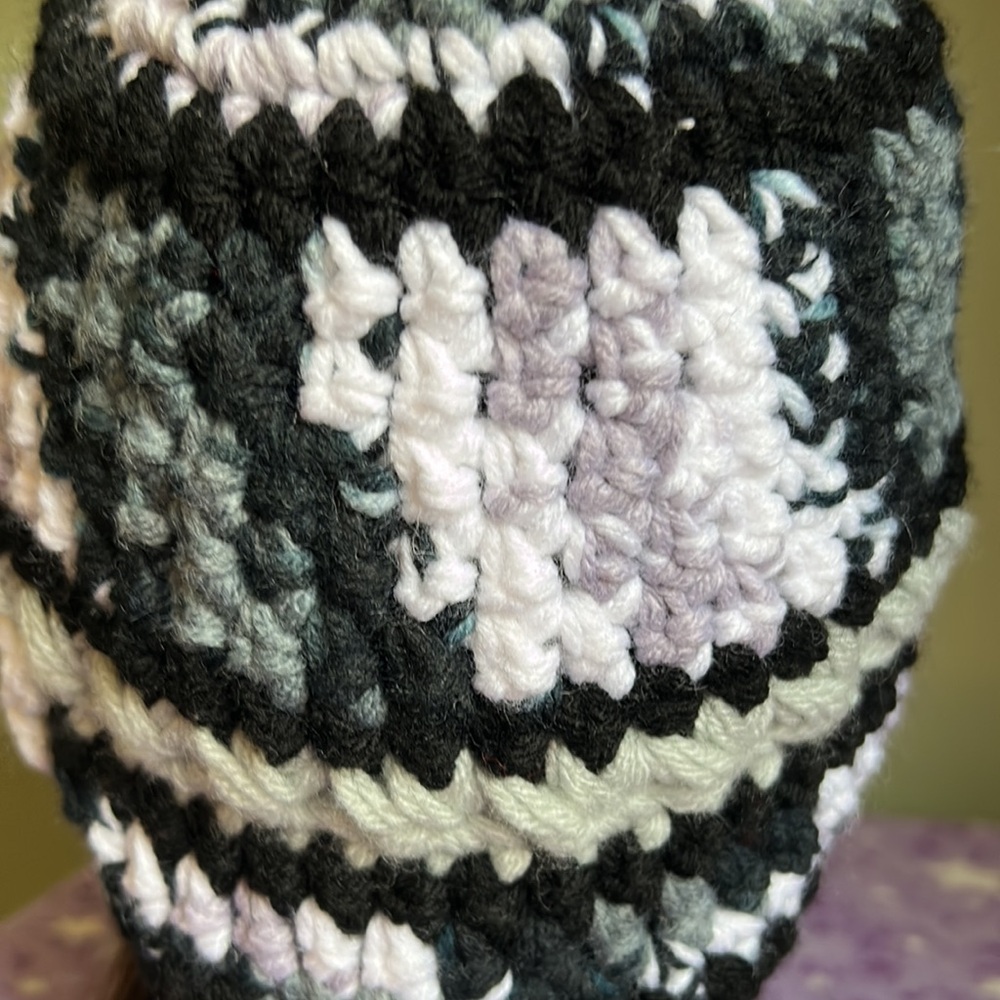 Chunky Black and White Striped Beanie Hat medium - Picture 9 of 10